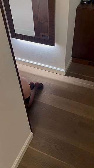 Ich stecke fest kannst du mir bitte helfen?? 🥺 du darfst mich dann auch mal hart von hinten ficken 😈😏'