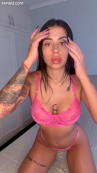 Hot Chick with Big Tits and a Big Ass