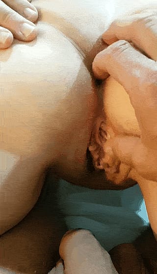 Gefällt dir mein enges nasses Fickloch?'