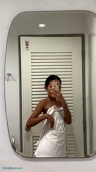 Petite Physique: Does It Turn Men On?