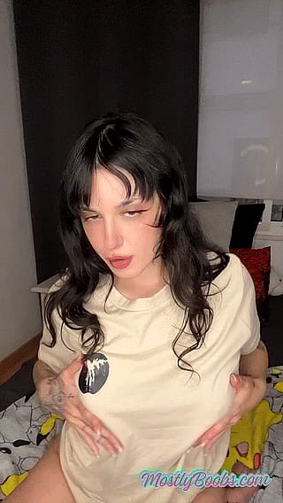 Titty Reveal: Very Beautiful Natural Tits