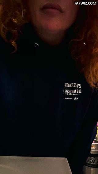 41-yr-old redhead airdrops you this from the bar bathroom