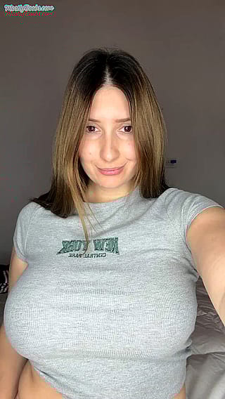 35yo Mom Next Door with Beautiful Tits 35yo Mom Next Door with Beautiful Tits