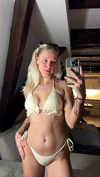 Fickst du mich im Schwimmbad in der Umkleide auch wenn jemand sich in der anderen umzieht? ;)'