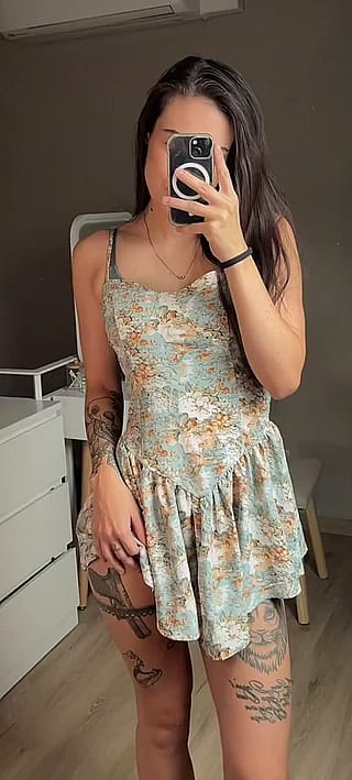 Hätte ich mein Sommerkleid noch ein wenig weiter nach oben ziehen sollen? ?'